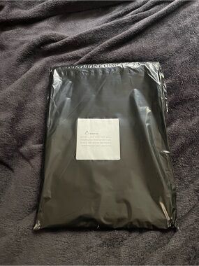 100 10x13 black poly mailers